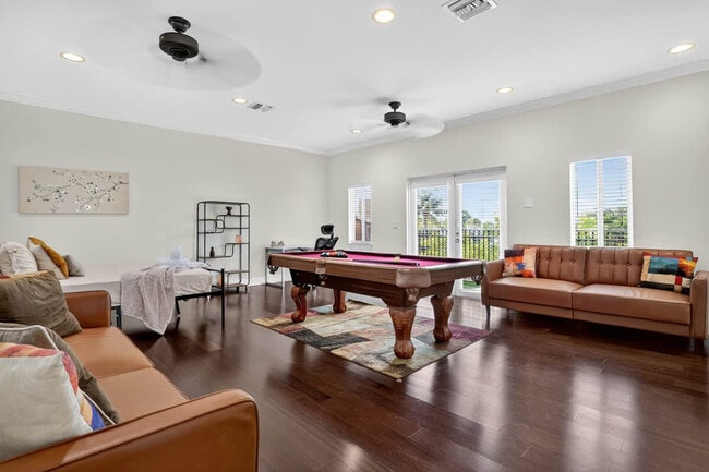 Building Photo - 1705 NE 11th St