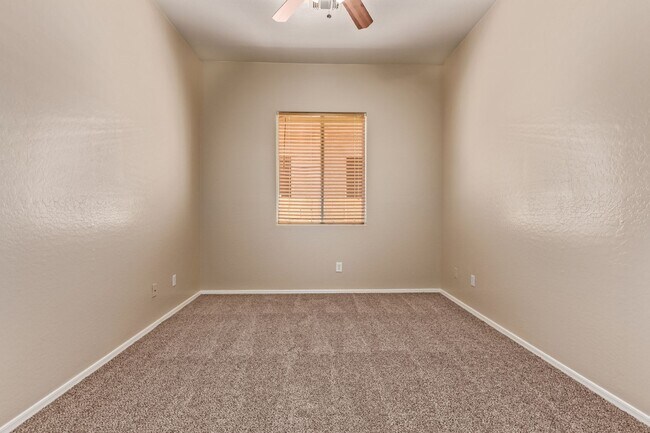 Building Photo - Single Story Large open floor plan home