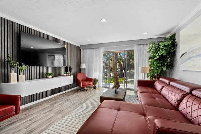 Building Photo - 604 S Ripple Creek Dr