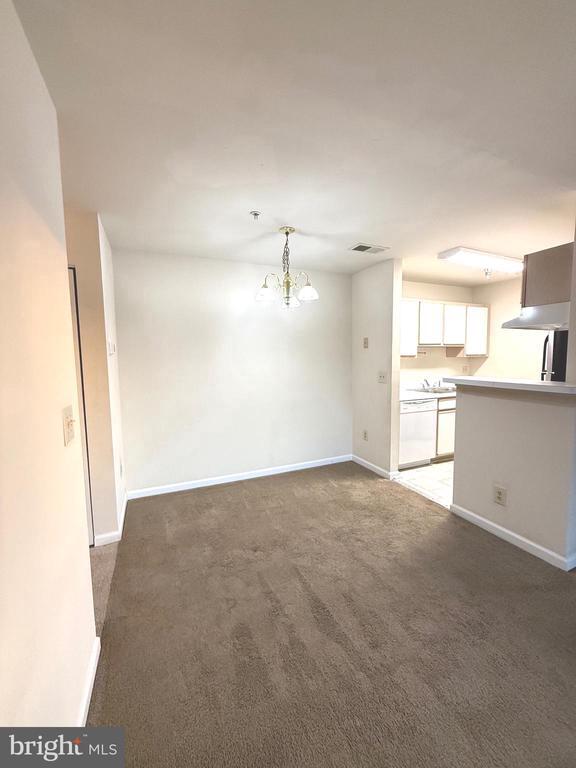 Building Photo - 32 White Pine Cir