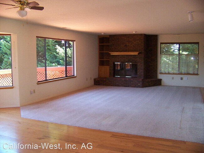 Building Photo - 3 br, 4 bath House - 1026 Acorn Drive