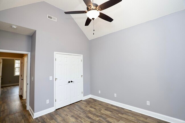 Building Photo - 1855 Beachforest Way