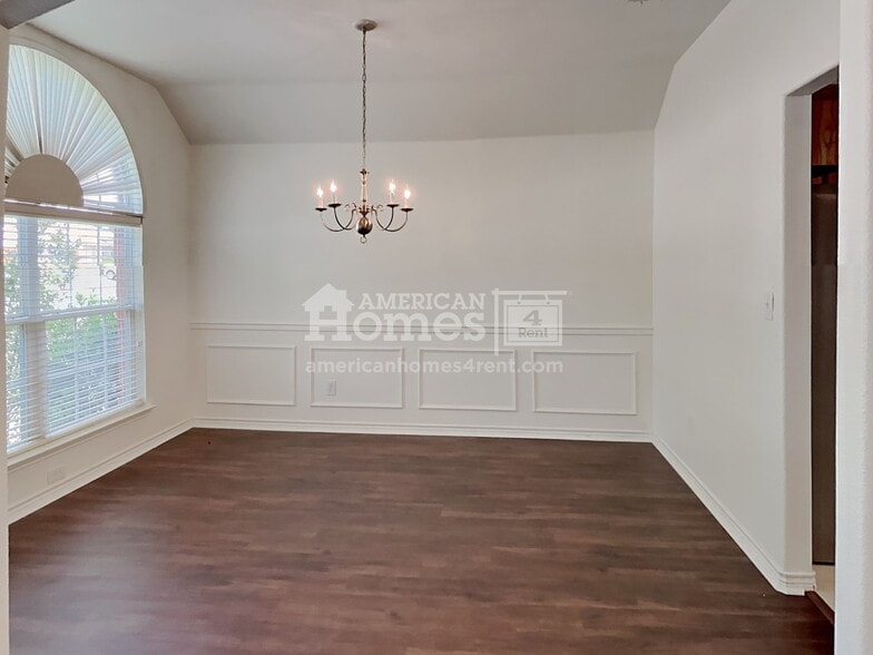 Building Photo - 521 Covey Trl