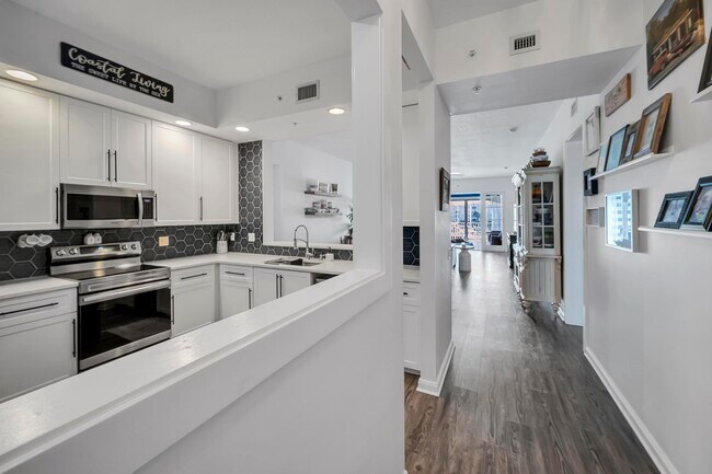 Building Photo - 10 Harbour Isle Dr E