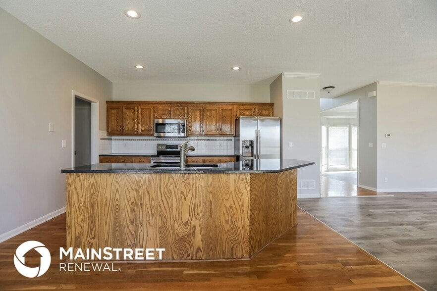 Building Photo - 12972 S Summit St