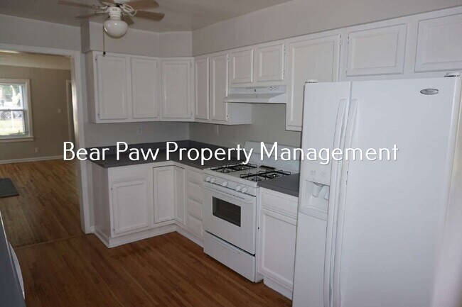 Building Photo - "Charming 3-Bedroom Retreat with 2 Baths in the Heart of Golden"