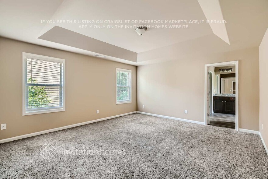 Building Photo - 3928 Lake Manor Way