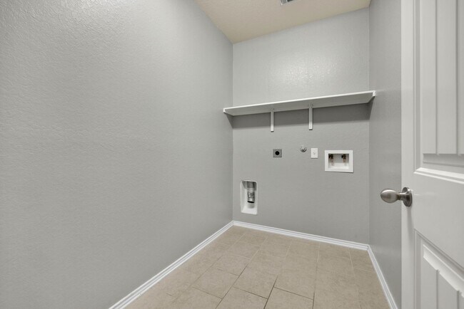 Building Photo - Beautiful 5-Bedroom Home for Rent in Valley Ranch!
