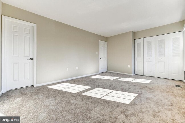 Building Photo - 5668 Ridge View Dr