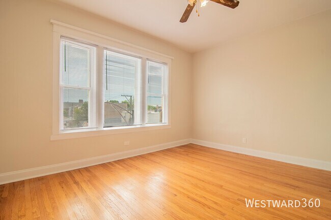 Building Photo - 1548 N Homan-1-3