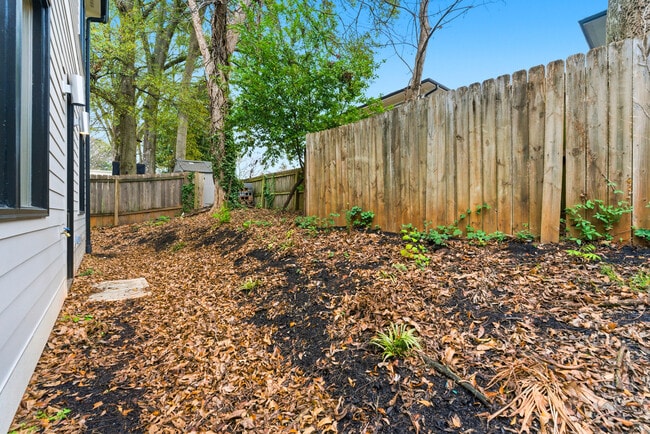 Building Photo - 205 Whitefoord Ave NE