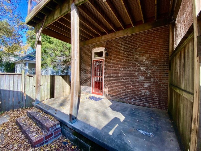 Building Photo - Stylish LowerTown Loft Living in the Heart...