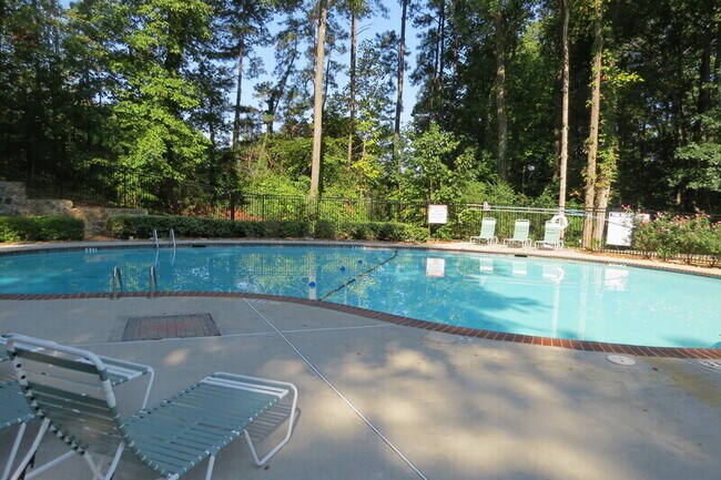 Building Photo - 807 Country Park Dr