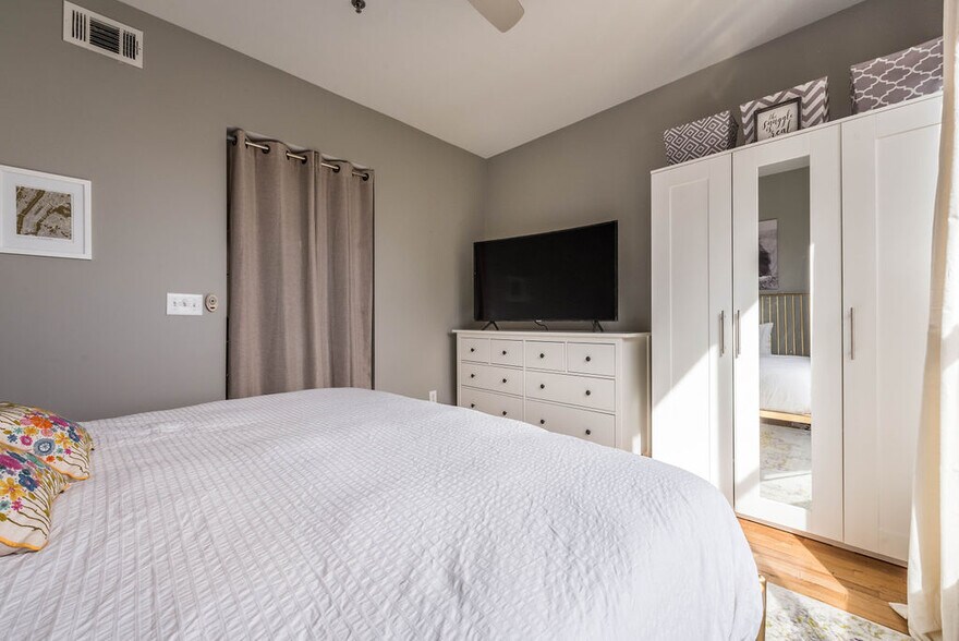 Master Bedroom - 238 Walker St SW