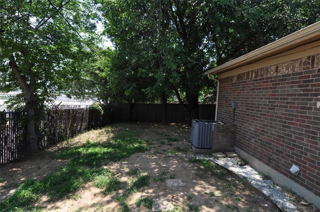 Building Photo - 2032 Oakwood Ct