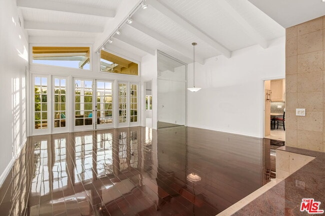 Building Photo - 221 Bellino Dr
