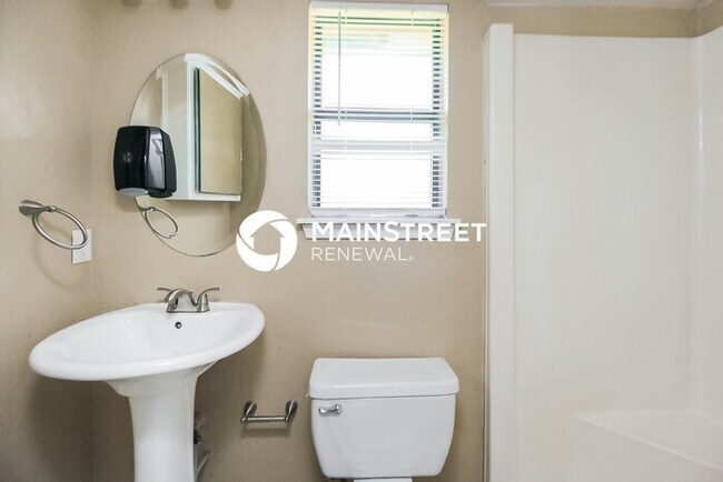 Building Photo - 4 Bedroom Pet-Friendly Home in Oklahoma City, OK with Main Street Renewal