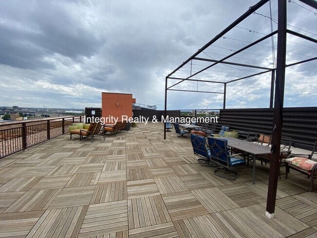 Building Photo - 2620 W Front View Cres Dr