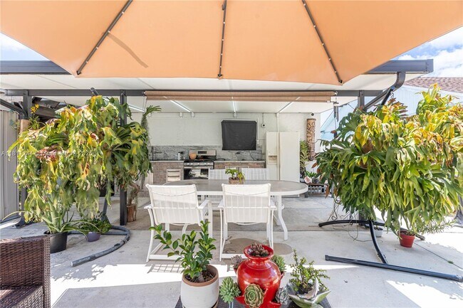 Building Photo - 6931 SW 154th Ct