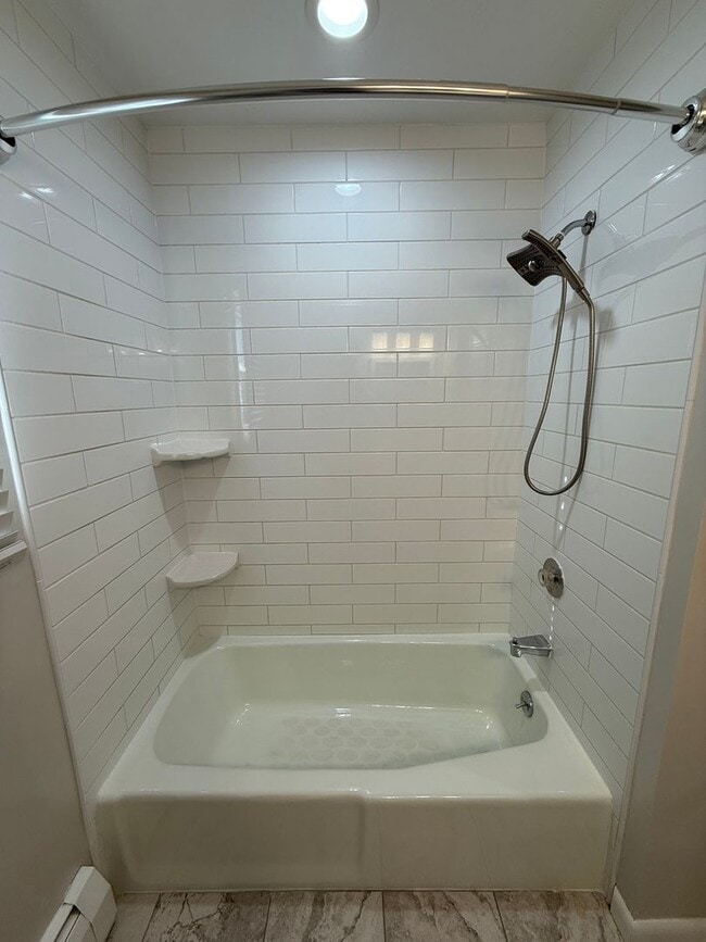 Building Photo - Gorgeous Remodeled 3-Bedroom Home in Lakewood!!