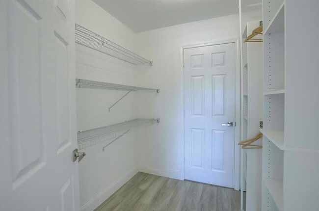 Building Photo - 3040 NE 16th Ave