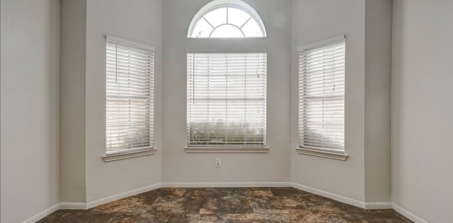 Building Photo - 9803 Knights Dr