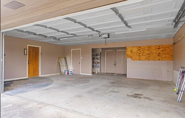 Building Photo - 716 S Houston St