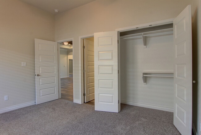 Building Photo - 6034 Adrian Dr