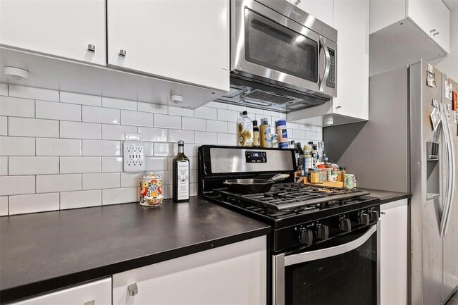 Building Photo - 9717 Hansford Dr