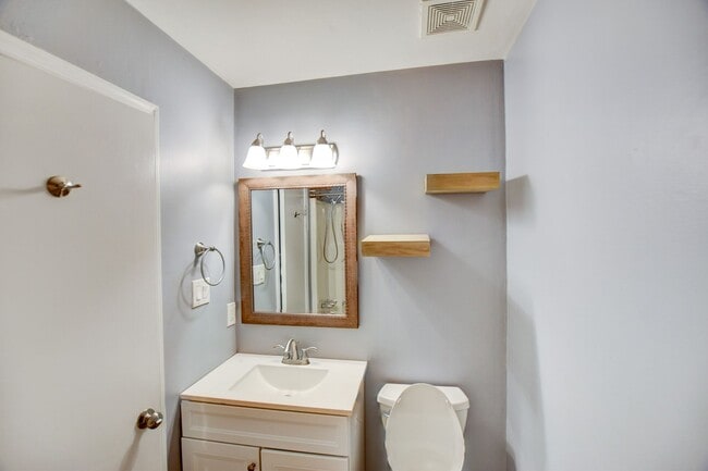 Building Photo - Charming 3-Bedroom, 2-Bath Home in Virgini...