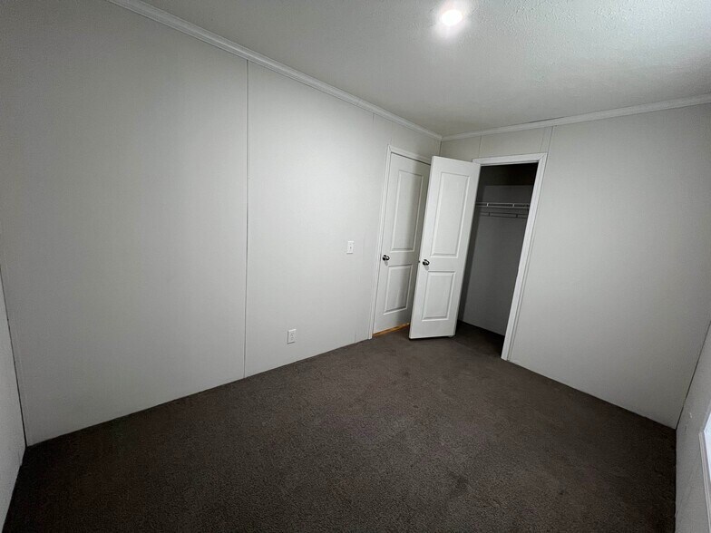 Building Photo - 15962 Villaire Ave