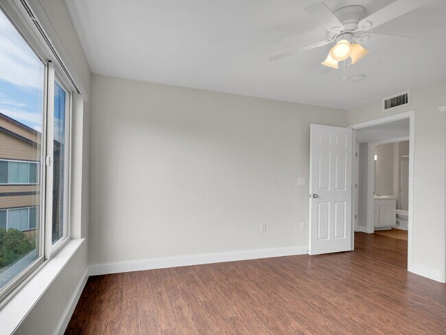 Building Photo - $2,395.00 - 3 Bedrooms, 2Bathrooms, Condo ...