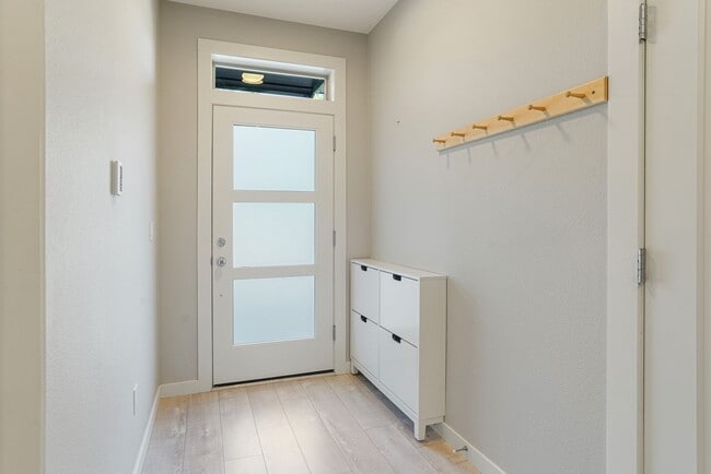 Building Photo - 4 bed, 4 bath Multi-Level Home in Pringle ...