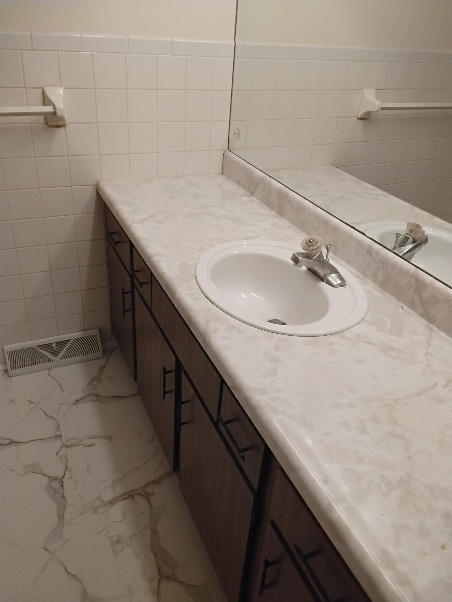 Bathroom - 2252 W Twin Acres Ct