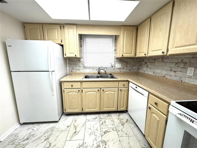 Building Photo - 610 Indian Rocks Rd N