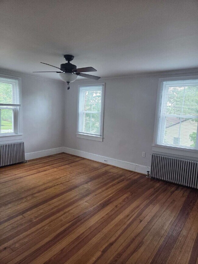 Building Photo - "Charming 4-Bed Gaithersburg Haven: Spacious 3,330 Sq. Ft. Home with Granite Countertops & Gleami...