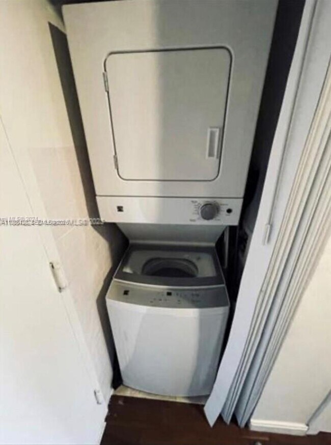 Building Photo - 50 Biscayne Blvd