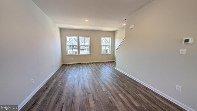 Building Photo - 413 SILVER BIRCH Dr