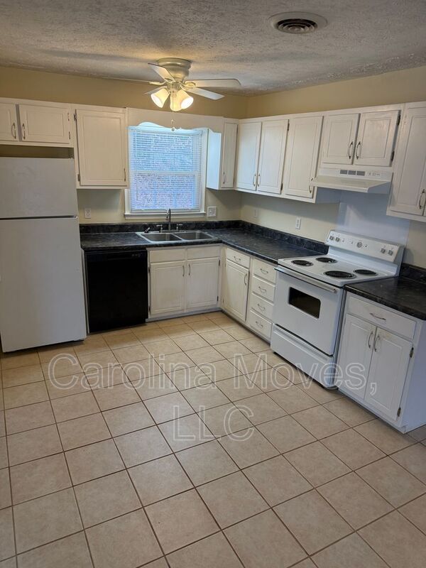 Building Photo - 11 Cooperfield Ave