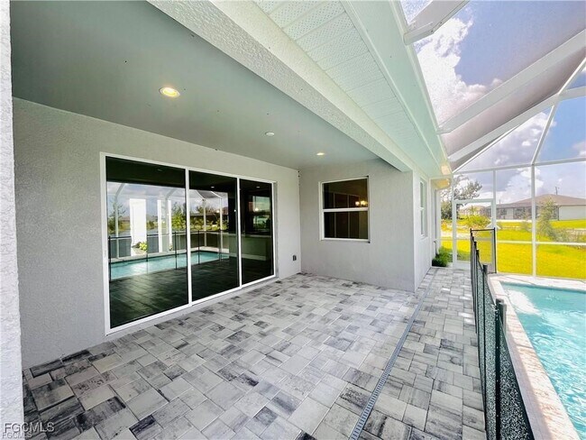 Building Photo - 2014 NW 21st Ave