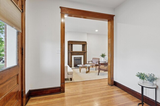 Building Photo - 1005-1017 W. 14th Ave.