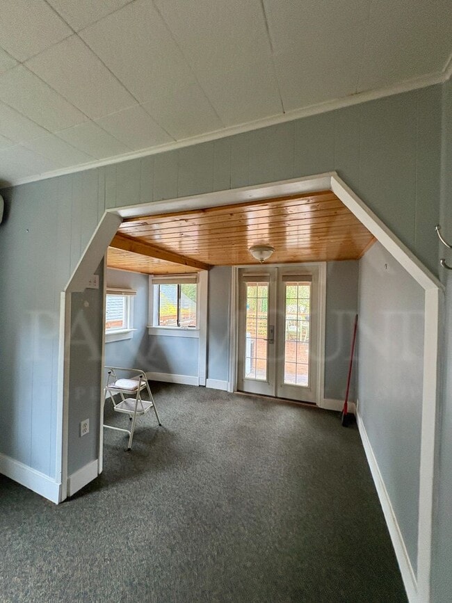Building Photo - PRICE DROP! Bright & Beautiful Bungalow Near Downtown Port Orchard