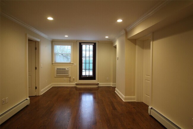 Building Photo - 158 Woodbine Ave