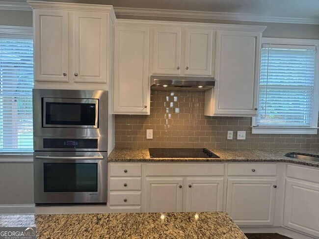 Building Photo - 1150 Lamont Cir