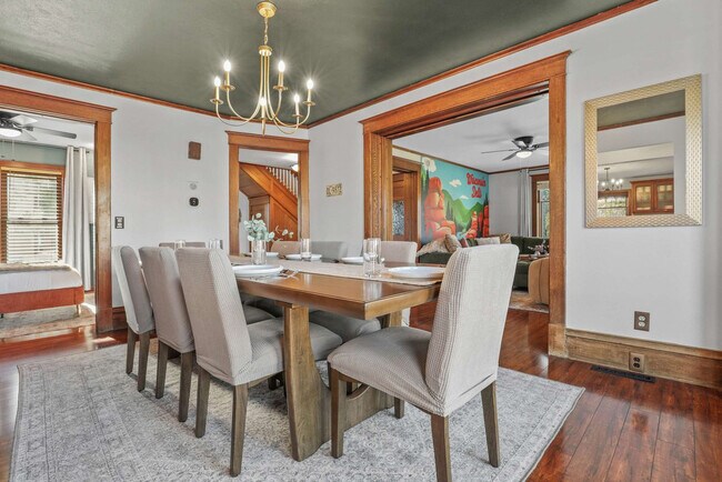 Building Photo - 924 Capital St