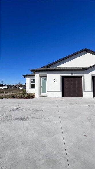 Building Photo - 1009 NE 15th Ln