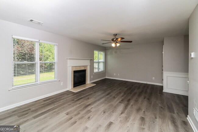 Building Photo - 138 Hidden Lake Cir
