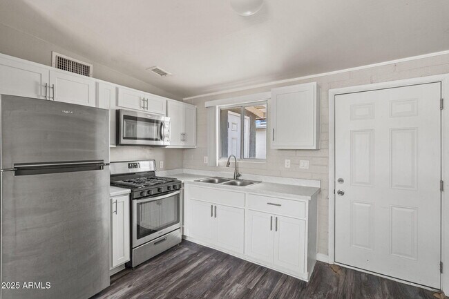 Building Photo - 221 5th Ave E