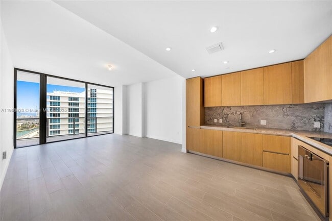 Building Photo - 500 Alton Rd