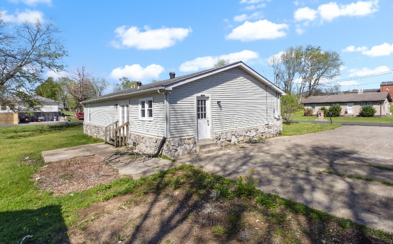Building Photo - 600 Lincoln Dr
